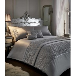 Zenia Duvet Set